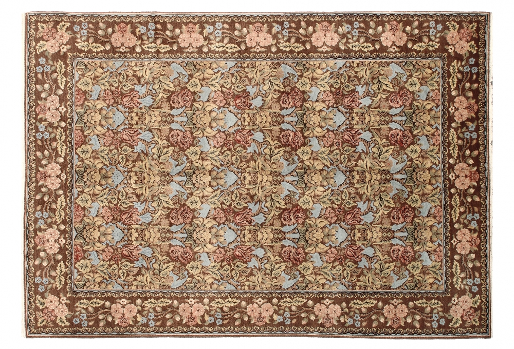 Цветочный орнамент. Дизайн Бессарабского ковра середины 19 века. Повтор соткан в Бессарабии. Состав шерсть.<br />Размер : 252х373 см. (005002)