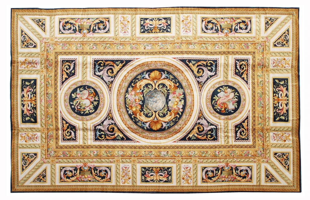 Савонери. Один из 93 ковров заказанных на мануфактуре Савонери,<br />Людовиком XIV в 1691 г., для Лувра. Франция. Реплика.<br />Состав шерсть. Размер : 354х560 см. (001892)