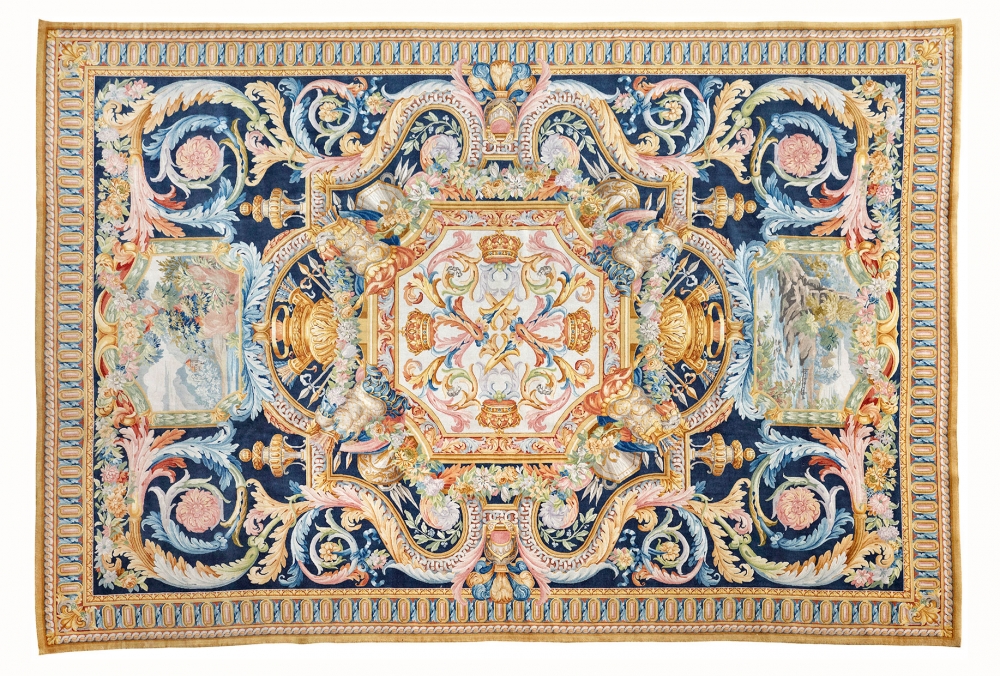 Савонери. Один из 93 ковров заказанных на мануфактуре Савонери,<br />Людовиком XIV в 1683 г., для Лувра. Франция. Реплика.<br />Состав шерсть. Размер : 330х488 см. (001893)