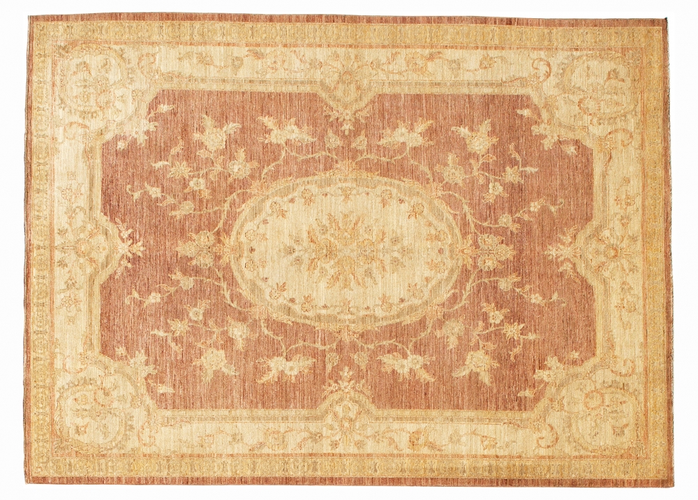 Стиль Луи Филипп. Дизайн мануфактуры "Обюссон", 2-ая четверть<br />19 века. Реплика. Состав шерсть. Ковер соткан в Пакистане.<br />Размер : 210x286 см. (005582)